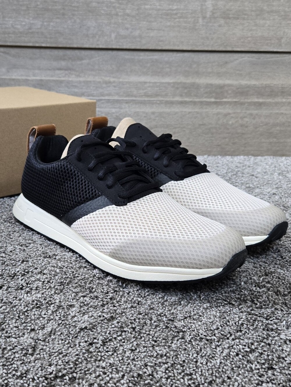 York Athletic The Henry Runner Mesh Trainer Sneakers Black & Cream NEW size 9.5